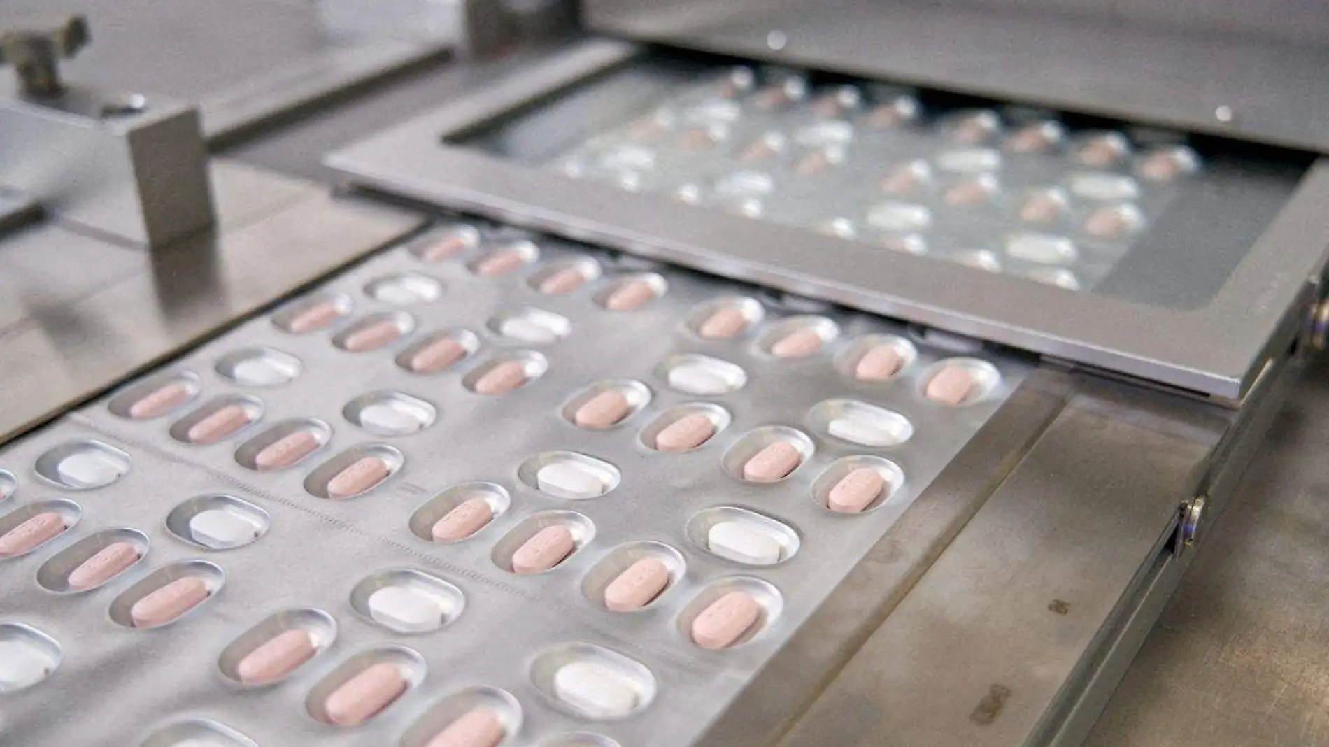 FDA autoriza a farmacias en EU recetar la píldora anticovid de Pfizer